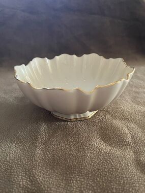 NWOT Lenox White Bowl with Gold Trim Scalloped Edge